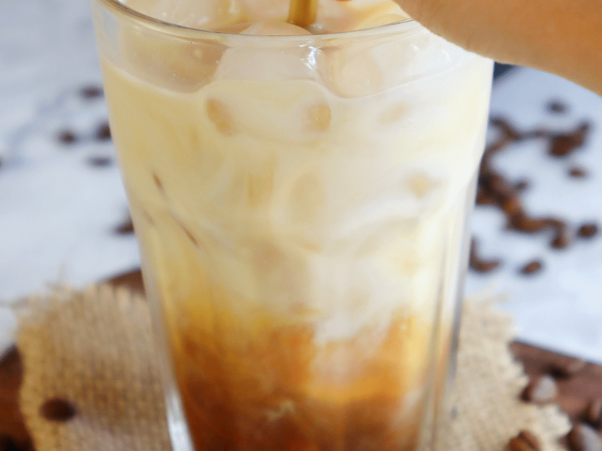 Iced Vanilla Latte Recipe (Starbucks Copycat) - One Sweet Appetite
